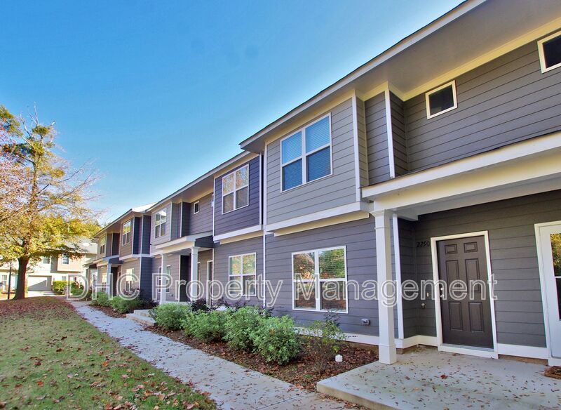 Primary Photo - 2290 Connally Pl