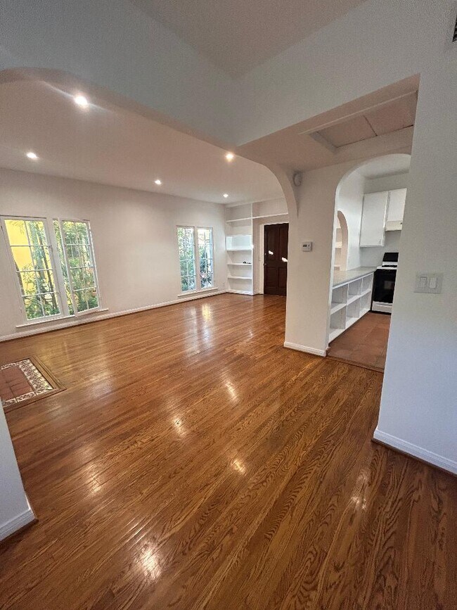 Foto del edificio - 1326 N Laurel Ave
