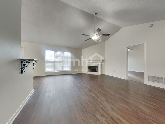 Foto del edificio - 2605 Hunters Pointe Dr