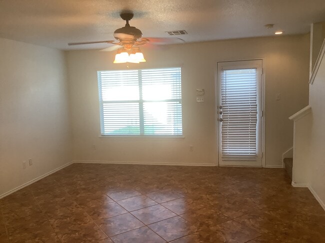 Building Photo - 1805 Lost Maples Loop