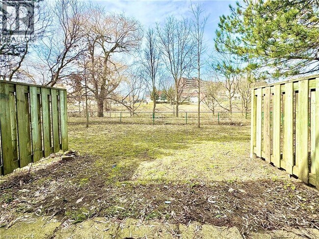 Photo du bâtiment - 1200 Courtland Ave E