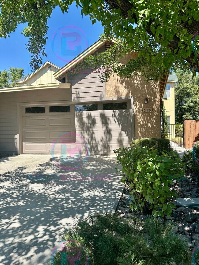 Building Photo - 3 Bedroom  2.5 Bathroom + Loft & 2 Car gar...