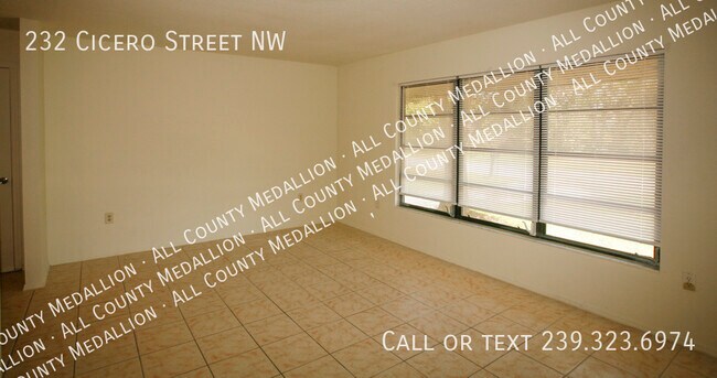Foto del edificio - Port Charlotte Single Family Home Priced R...