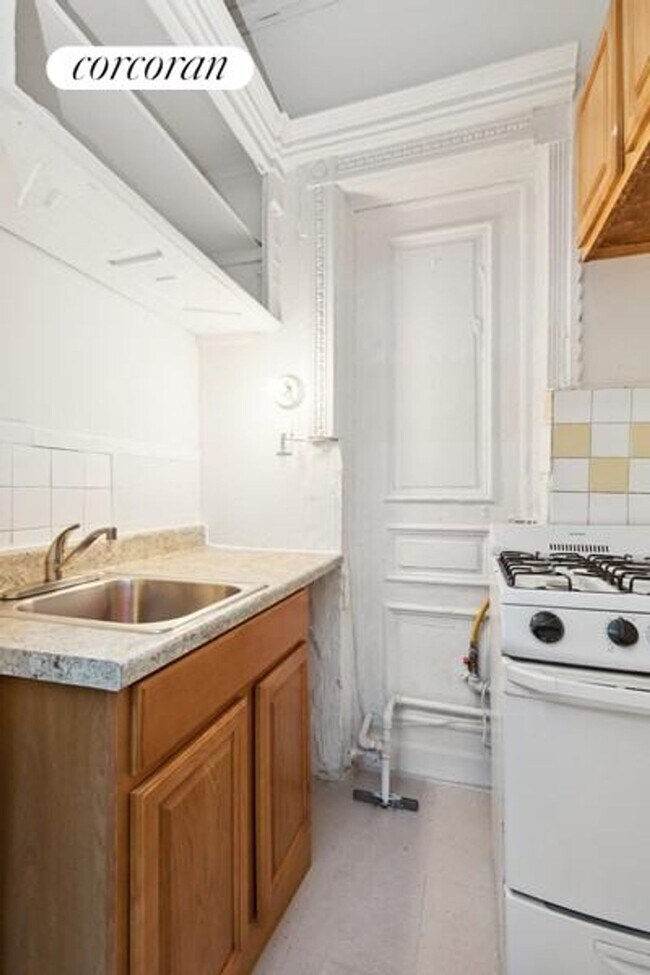 Building Photo - 80 Halsey St