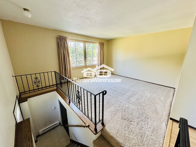 Building Photo - 5043 Shoreline Dr
