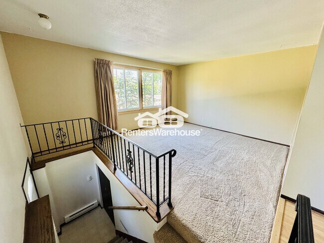 Foto del edificio - 5043 Shoreline Dr