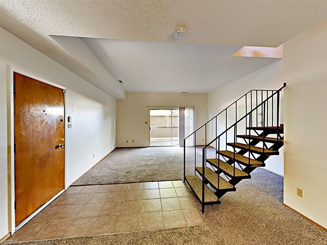 Foto del edificio - 5994 Lake Crest Way