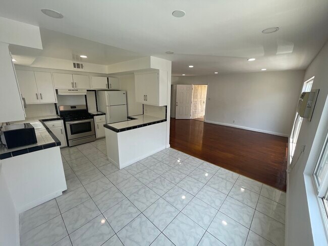 Foto del edificio - 7707 Romaine St
