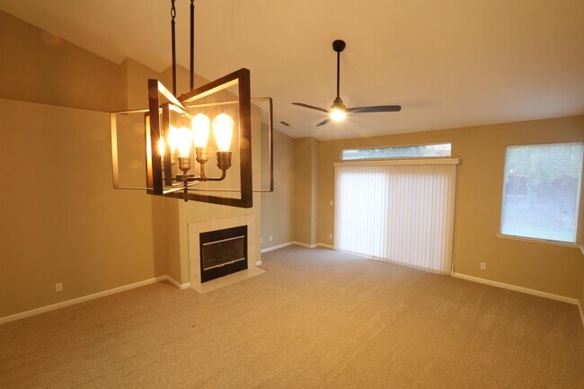 Building Photo - 739 Edenderry Dr