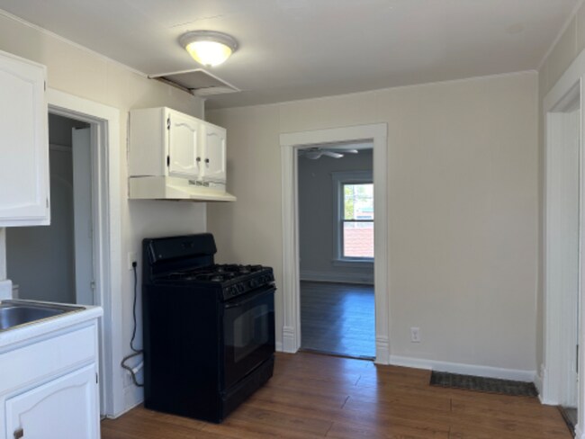 Building Photo - 217 S Dearborn Ave