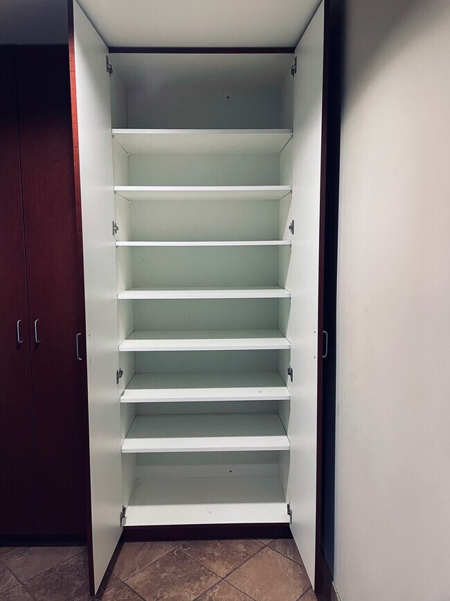 Foto del edificio - 722 S Windsor Blvd