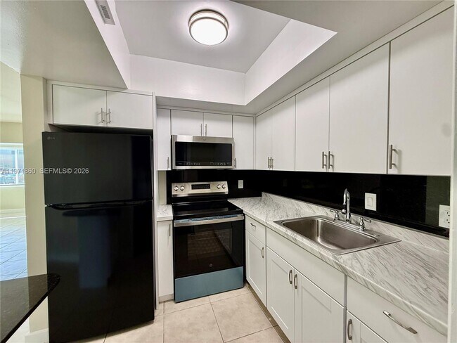 Photo - 900 NE 18th Ave Apartment