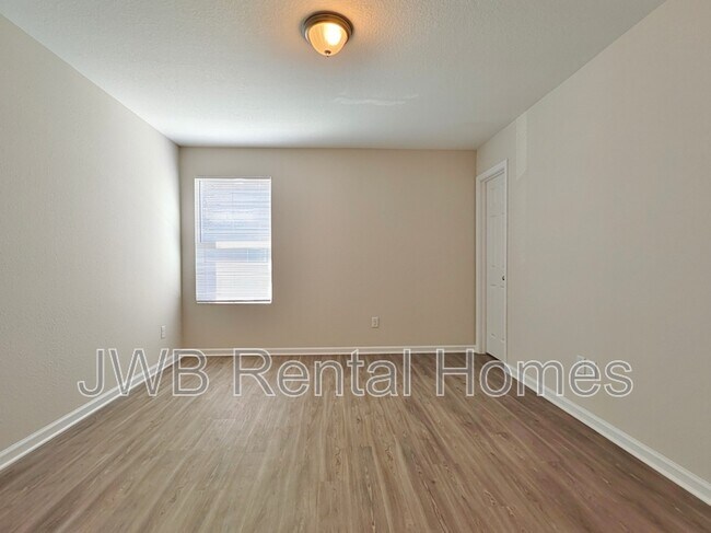 Foto del edificio - 6816 Lake Mist Ln