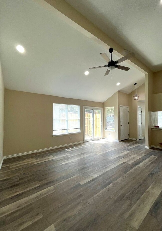 Foto del edificio - 3830 Candlestone Dr