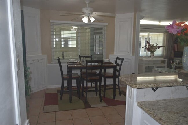 Building Photo - 5822 Fairdale Ln