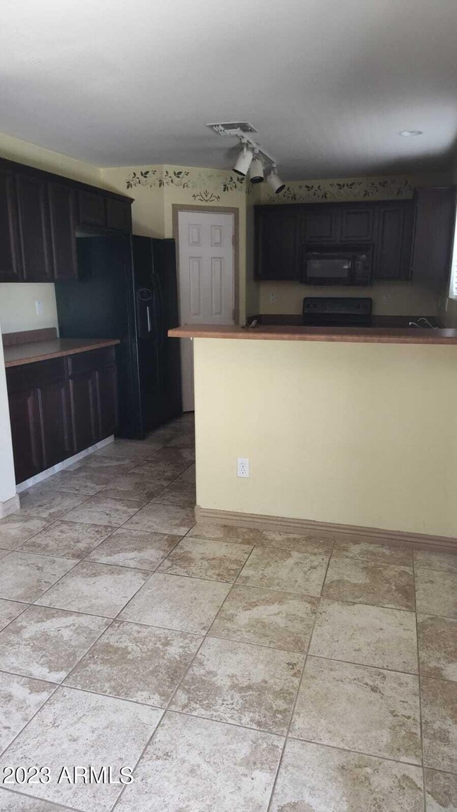 Foto del edificio - 13939 W Port Royale Ln