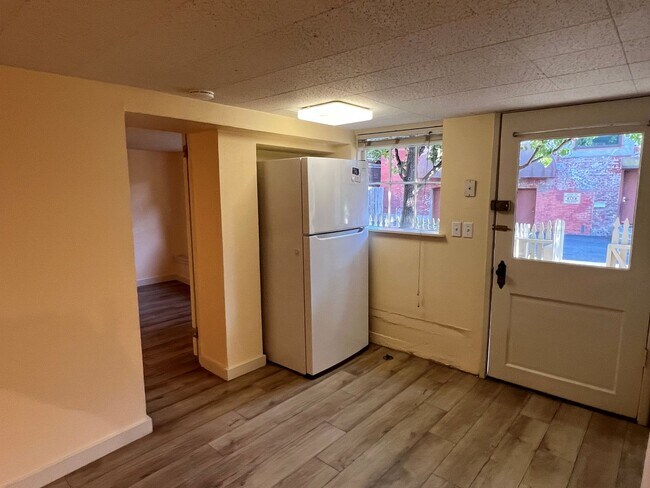 Foto del edificio - Adorable one bedroom apartment in downtown Grass Valley! Private parking, washer and dryer in unit.