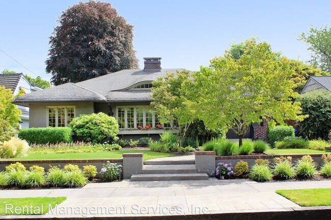 Building Photo - 4 br, 4.5 bath House - 3104 NE US Grant Pl