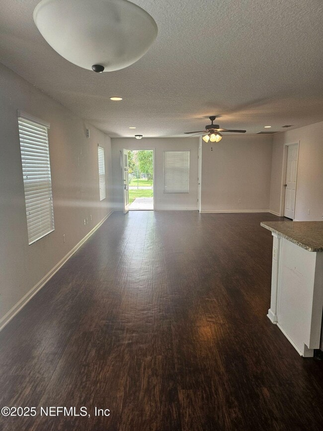 Foto del edificio - 1002 Ingleside Ave