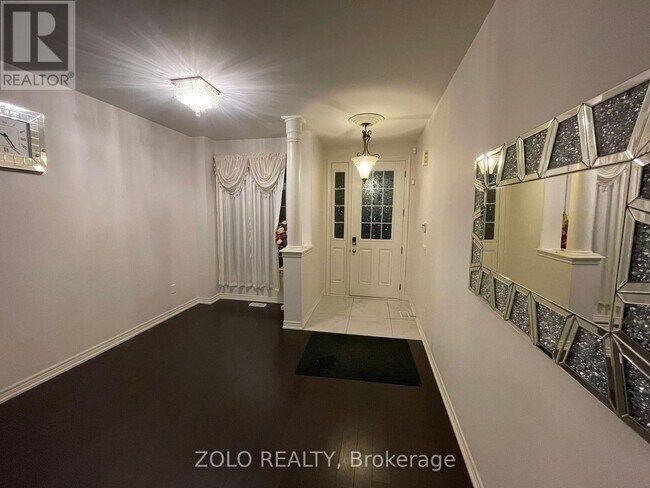 Building Photo - 17 Kempsford Cres