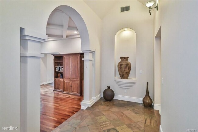 Building Photo - 5 br, 5 bath House - 5324 Genesta Ave
