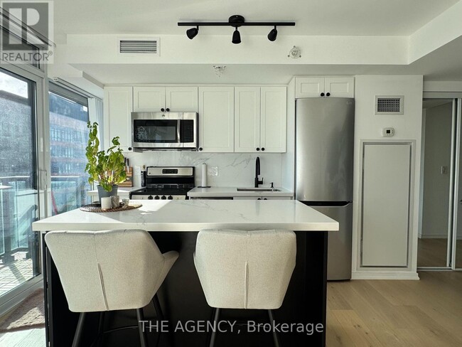 Building Photo - 36 Lisgar St