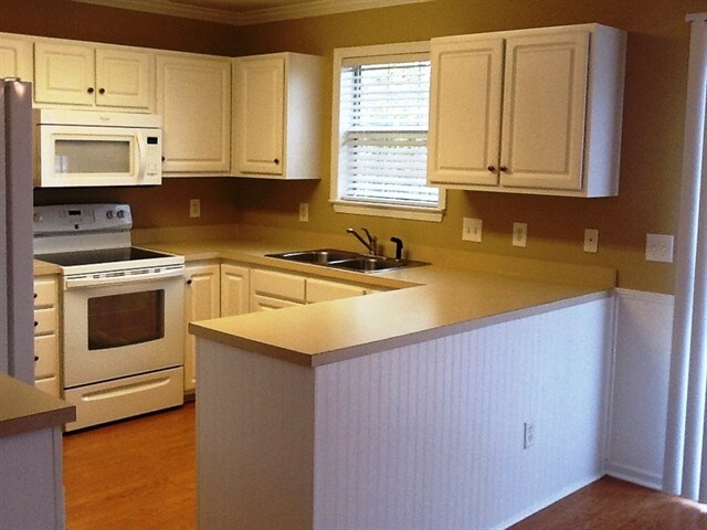 Building Photo - 121 Hayfield Court