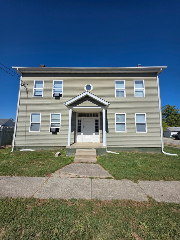 Foto principal - 702 W Main St