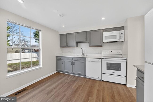 Foto del edificio - 3704 Ashboro Ct