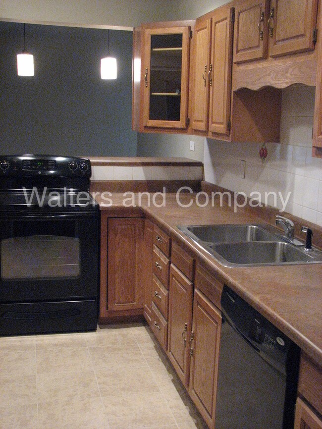 Building Photo - 1250 Scranton St