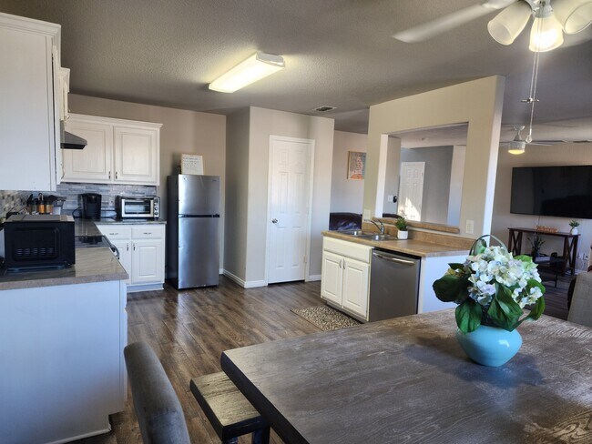 Foto del edificio - 5866 Wildcat Cyn