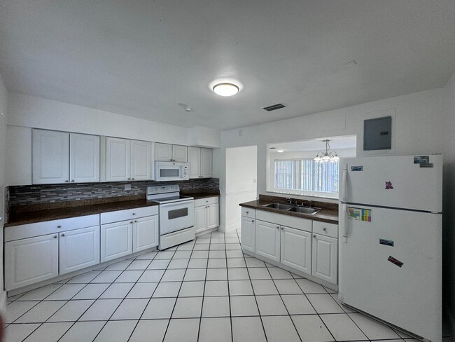 Building Photo - 6884 NW 14th St