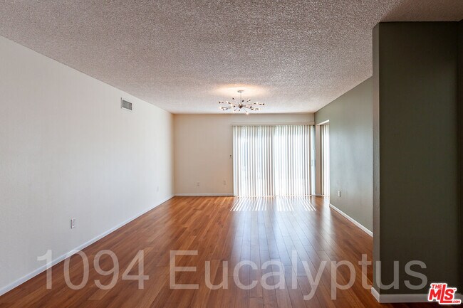 Foto del edificio - 1094 Eucalyptus Ln