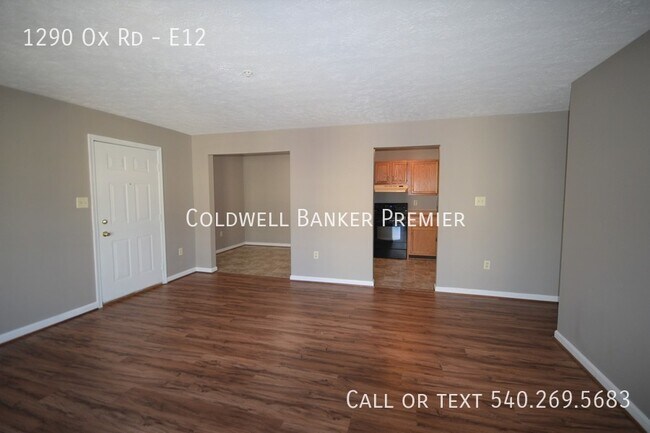 Building Photo - Beautifully Renovated 2 Bedroom, 2 Bath Condo