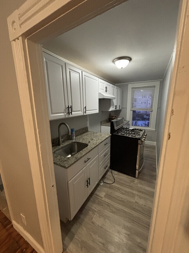 Building Photo - 506 4th St