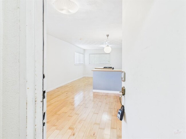 Building Photo - 304 E 33rd St