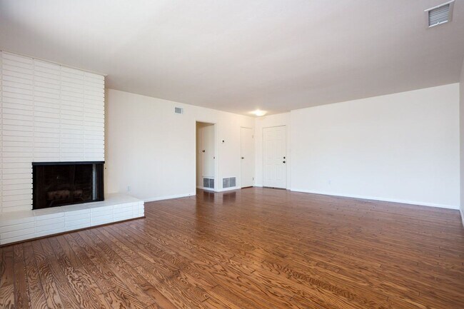 Foto del edificio - Traditional San Carlos Home with Spacious ...