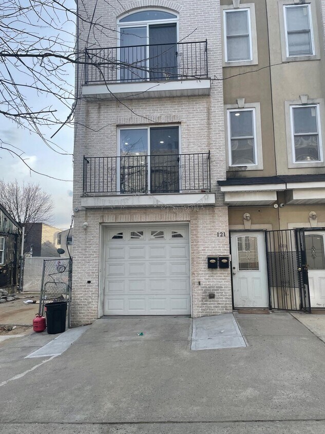 Primary Photo - 121 Neptune Ave