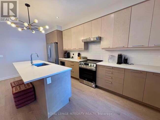 Photo du bâtiment - 772 Solarium Ave