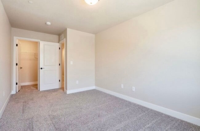 Foto del edificio - 6933 4th Street Rd