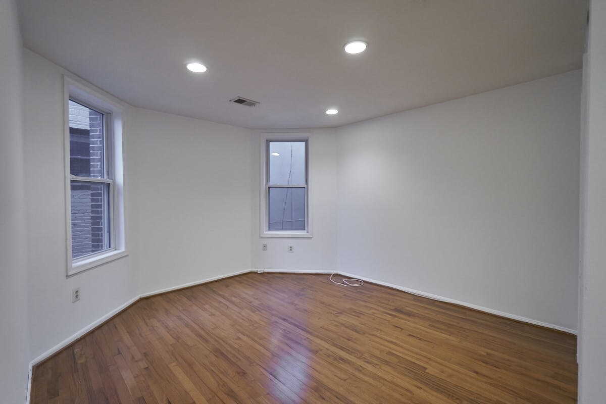 Foto principal - 1421 Columbia Rd NW