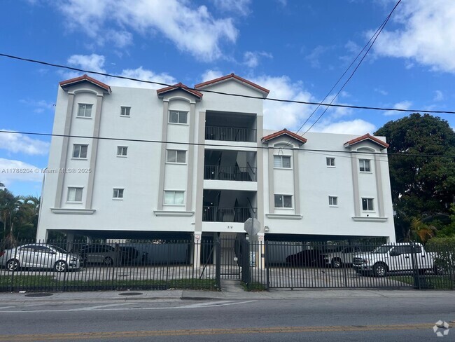 Building Photo - 218 SW 8th Ave