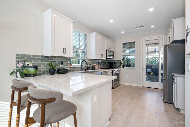 Building Photo - Beautiful 3 Bedroom Home with Updated Finishes & 2-Car Garage!