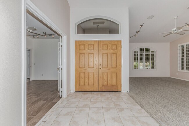 Foto del edificio - Long term rental in Oakwood with private pool