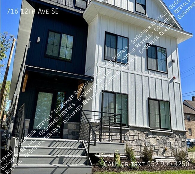 Building Photo - 716 12th Ave SE