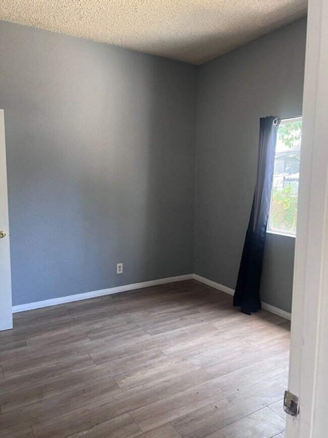 Foto del edificio - 1191 1/2-1459 1/2 E 50th St