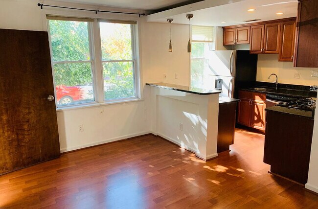 Foto del edificio - 1364 Constitution Ave NE