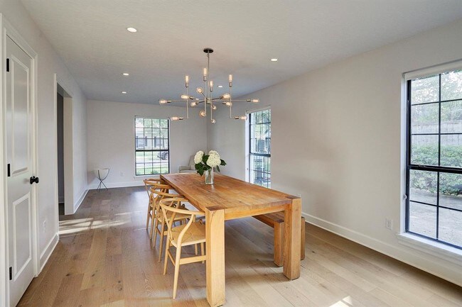 Foto del edificio - 10710 Deerwood Rd