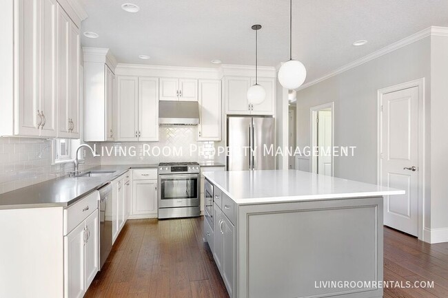 Building Photo - 2626 N Winchell St