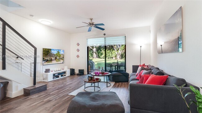 Foto del edificio - 3889 Tree Top Dr